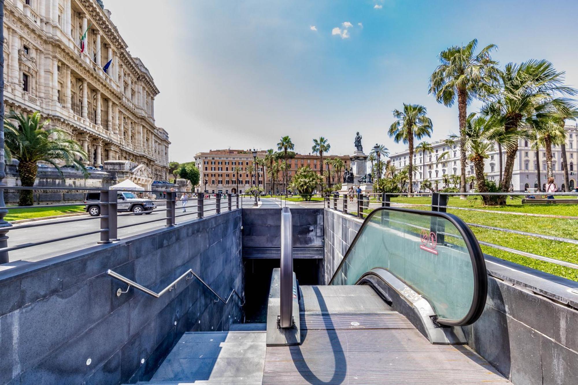 Attico Nel Cuore Di Roma Con Box Privato Per Auto Exterior photo